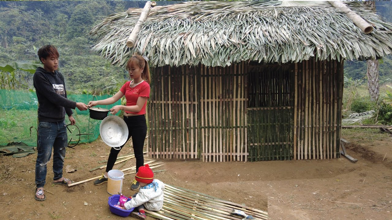 Single Mom Built Single Mom Life - Mother and son build a bamboo house, Build wall ...