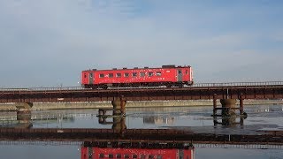 《地球探索鉄道花咲線ラッピングトレイン》と《ルパン三世ラッピングトレイン》