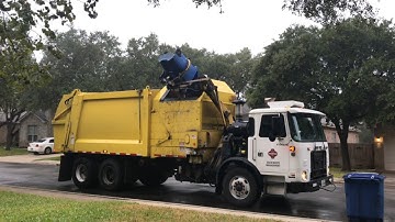 Thanksgiving Break: AutoCar ACX Heil Durapack Python 410416 On Recycling