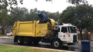 Thanksgiving Break: AutoCar ACX Heil Durapack Python 410416 On Recycling