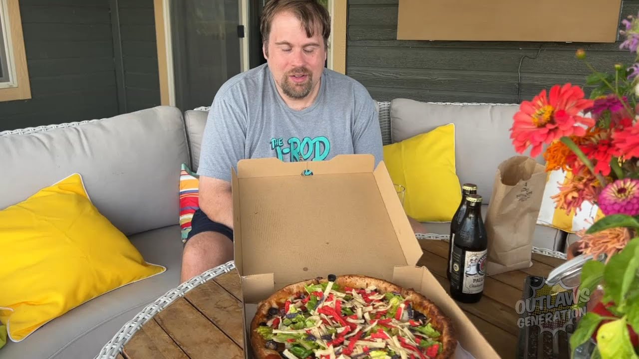 Chicago Connection Lasagna Pie & Beef Taco Pizza Review w/ Nick Idaho YouTube