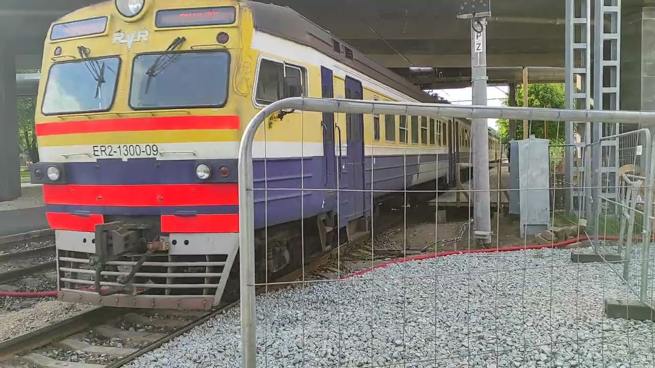 LV🇱🇻 ЭР2-1307\1300 прибывает на временную платформу станции Браса 20.05.2024