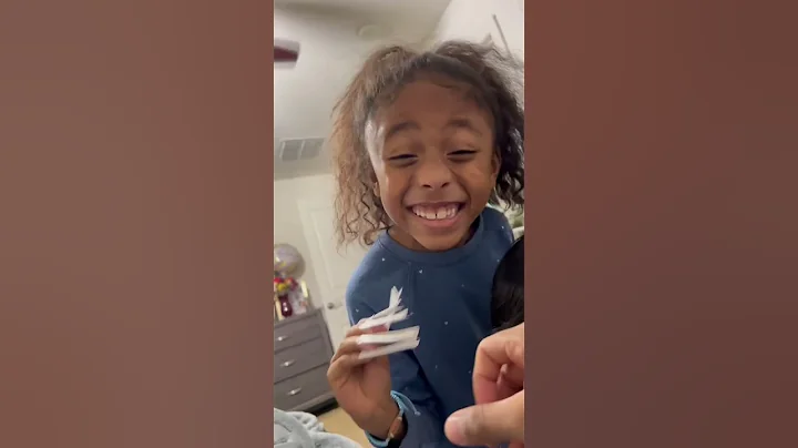 She gets fake nails and acts like this 🤣 - DayDayNews