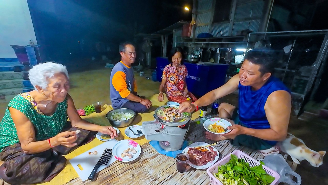 บ่าวแอร์จัดหนัก เนื้อย่างหมูกระทะ พร้อมน้ำจิ้มรสเด็ด