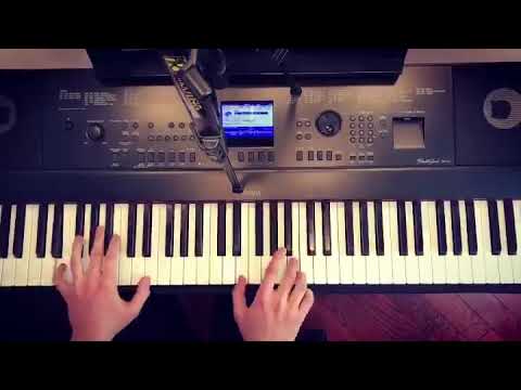 العراف عزف بيانو