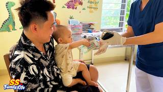 Not a single tear – Baby Kim is so brave during her vaccination