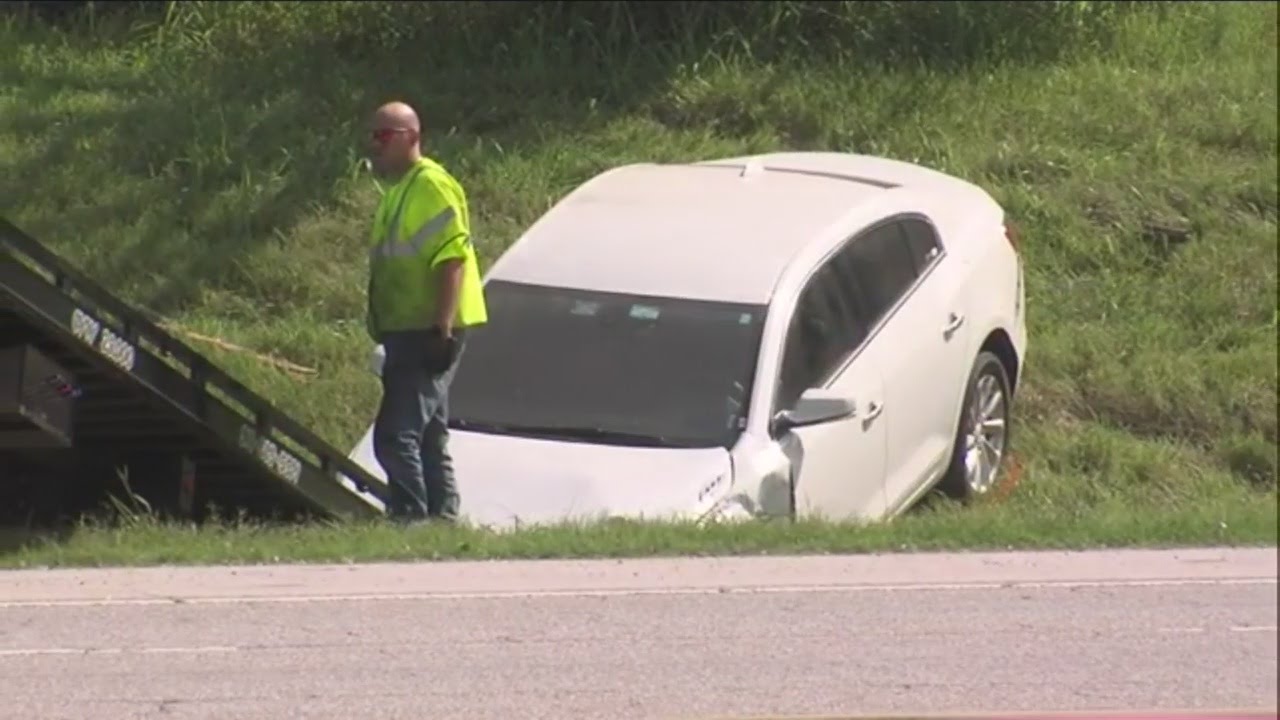 Broken Arrow expressway accident slows traffic - YouTube