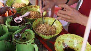 Mie Jambak Viral Cirebon, Baru Buka Sudah Banyak Penggemar