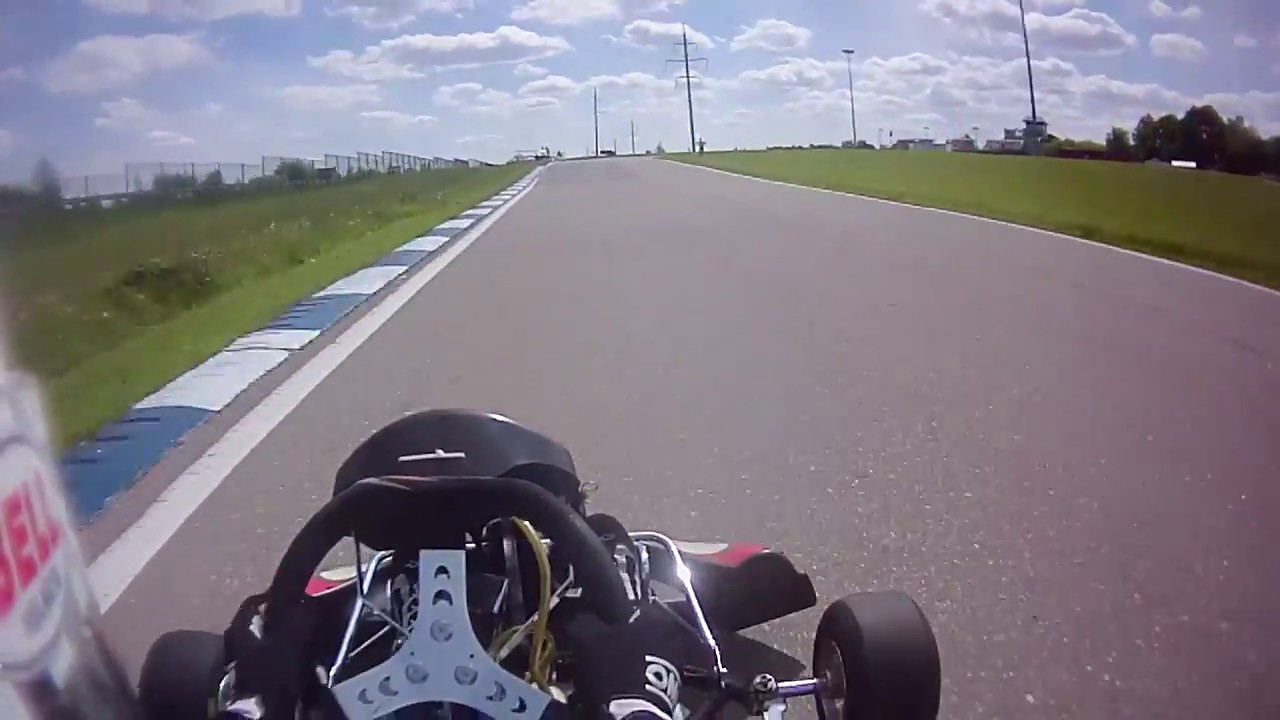 Вылет с трассы в одуванчики - Rotax Max - Картодром Маяк - YouTube