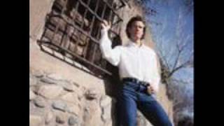 Watch Randy Travis Nowhere Man video