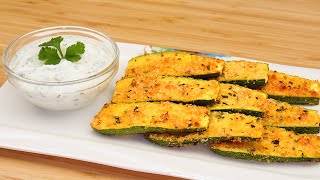 Schnelle und knusprige Zucchini-Sticks mit Kräuter-Dip: Ein leckerer Snack!