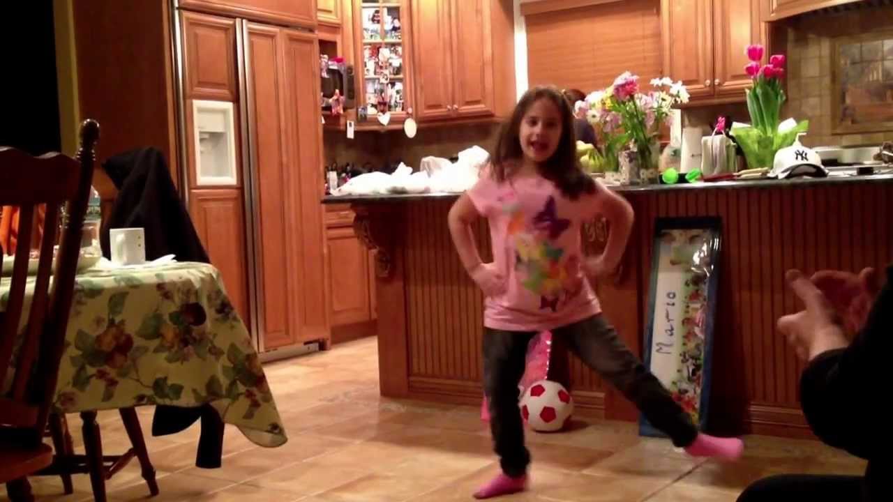 Juliana Cerasuolo dancing to Gagnum Style