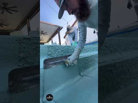 Вот что бывает, когда бассейн чистят пеной 😲