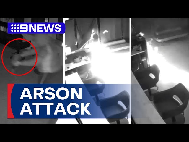Masked man torches Werribee hairdresser | 9 News Australia