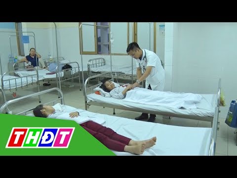 Video 5 học sinh ngộ độc thực phẩm tại Quảng Ninh | THDT - YouTube