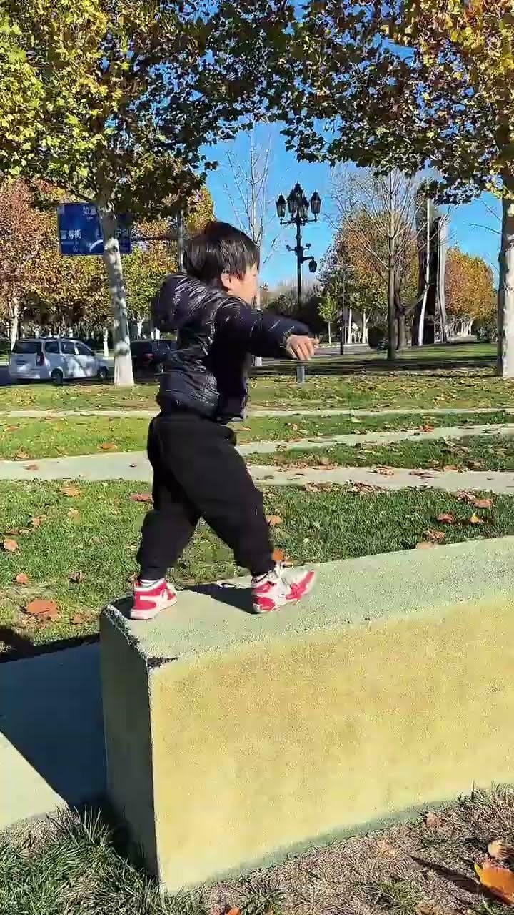 又到了锻炼儿子的时刻，果然没让我失望！#Cute baby#Cute#呆萌小米宝#聪明宝宝#萌娃#整蛊#测试