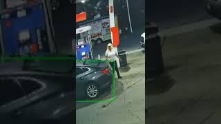 Woman fights carjacker at gas station before car stolen