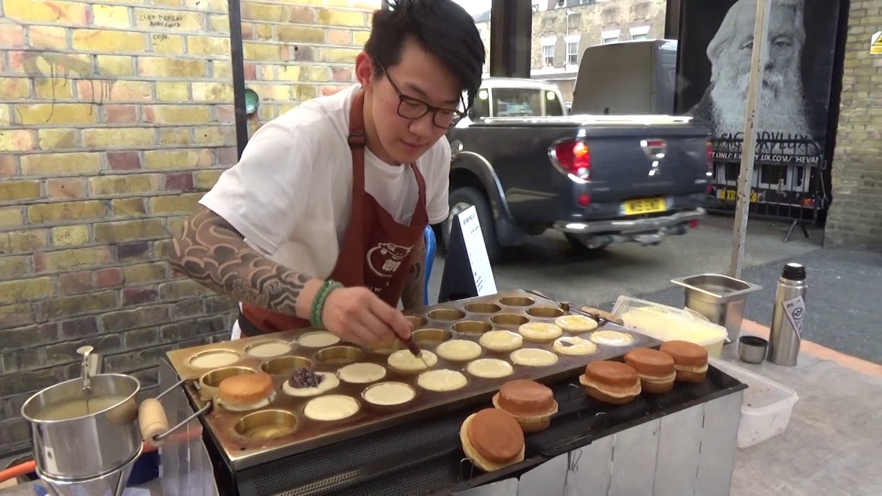 Freshly Made Sweet Wheel PanCakes "Imagawayaki" Japan and Taiwan Street