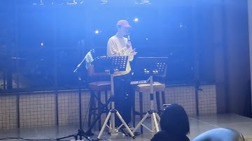 Zhang Xingte sings “It