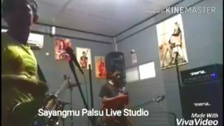 D'gaN - Sayangmu Palsu Live studio