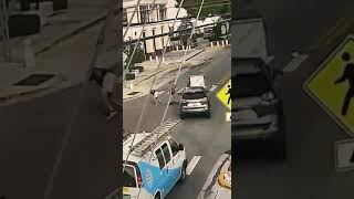 Guy in golf cart gets into accident with car then guy jumps out and runs away (Security camera)