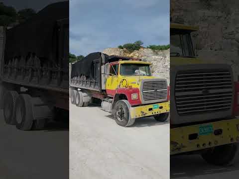TWINNY FORD STILL A GWAAN #TRUCKERS #TRUCKING #TRUCKS #WORKING #JAMAICA