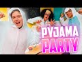 On fait une pyjama party en classe  le prof participe   pink lily