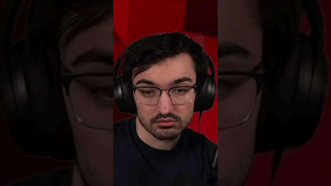 SmallAnt shows off his gamer skills