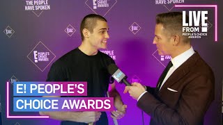 Noah Centineo Credits GF Alexis Ren For Keeping Head on Straight | E! People’s Choice Awards