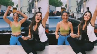 Hande Ercel Bambaska Biri Dizi Setinde Begüm Akkayayla Filenin Sultanlarının Maçını Izledi.