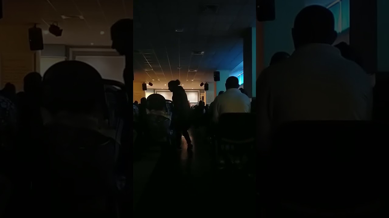 hermana Elí administra alabanza 2022