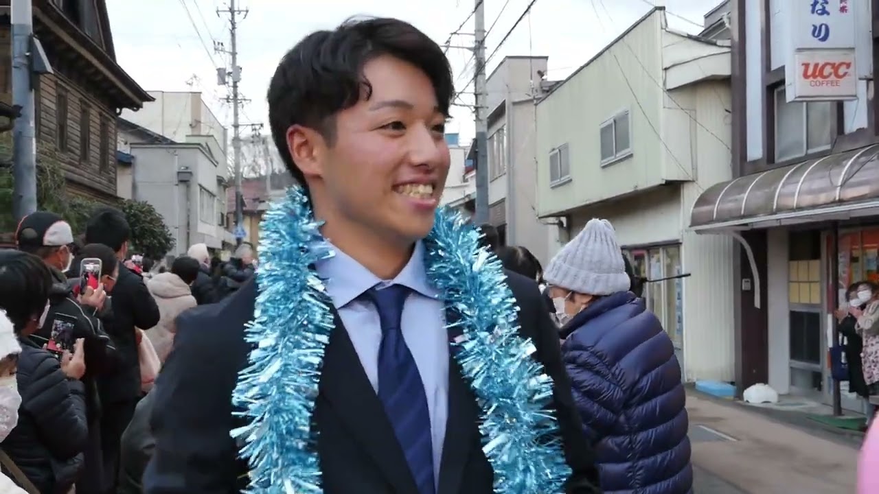 岩泉町うれいら通りにレッドカーペット　二十歳を祝う