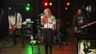 First To Eleven- All I Want For Christmas- Mariah Carey (Christmas Livestream)