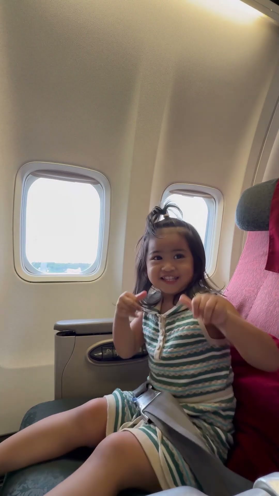 Moana naik pesawat sendirian!