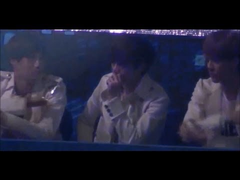 [Fancam]121229 EXO Kai Sehun Lay watching BAP Warrior + Dance break( FULL CUT)