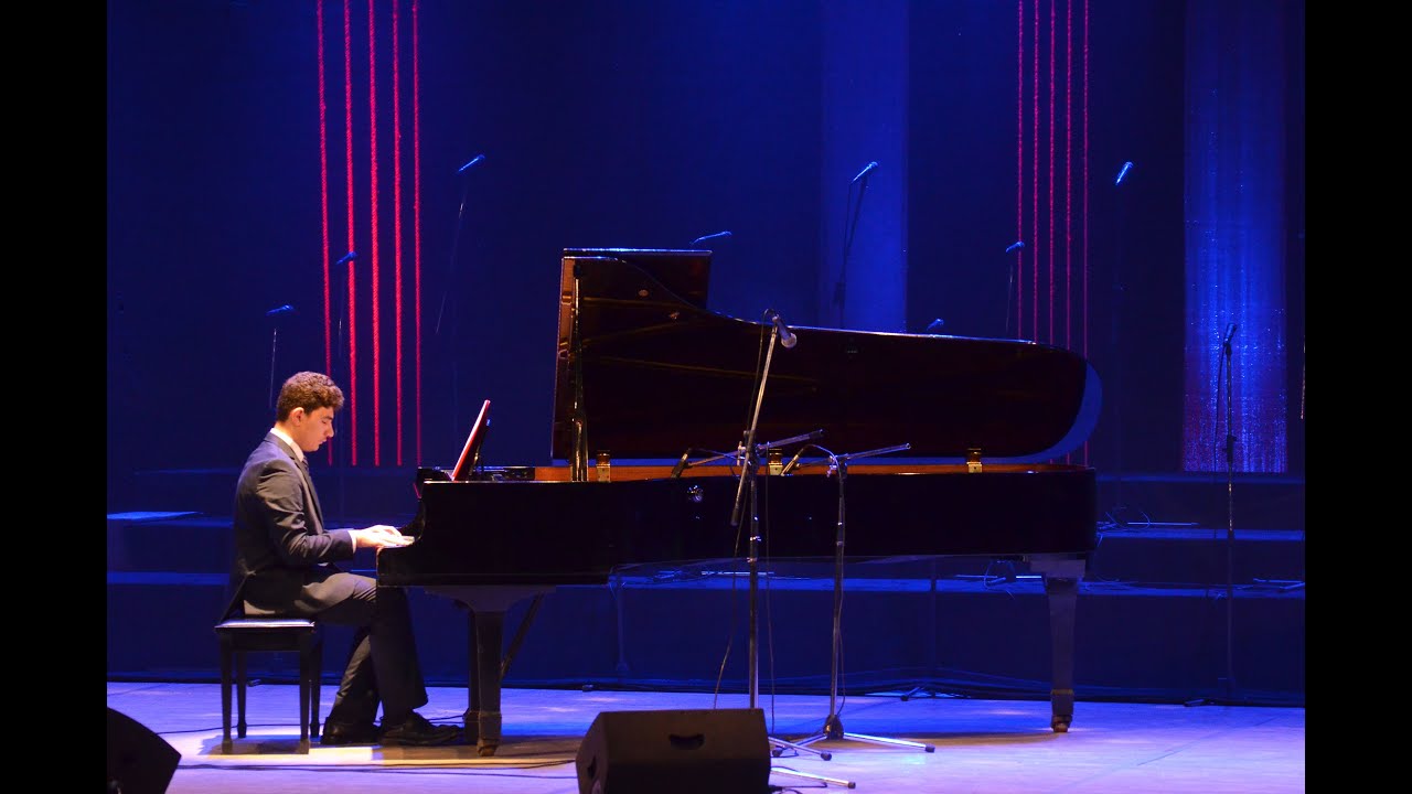 Fantaisie Impromptu _ Chopin (at Opera House ) - YouTube