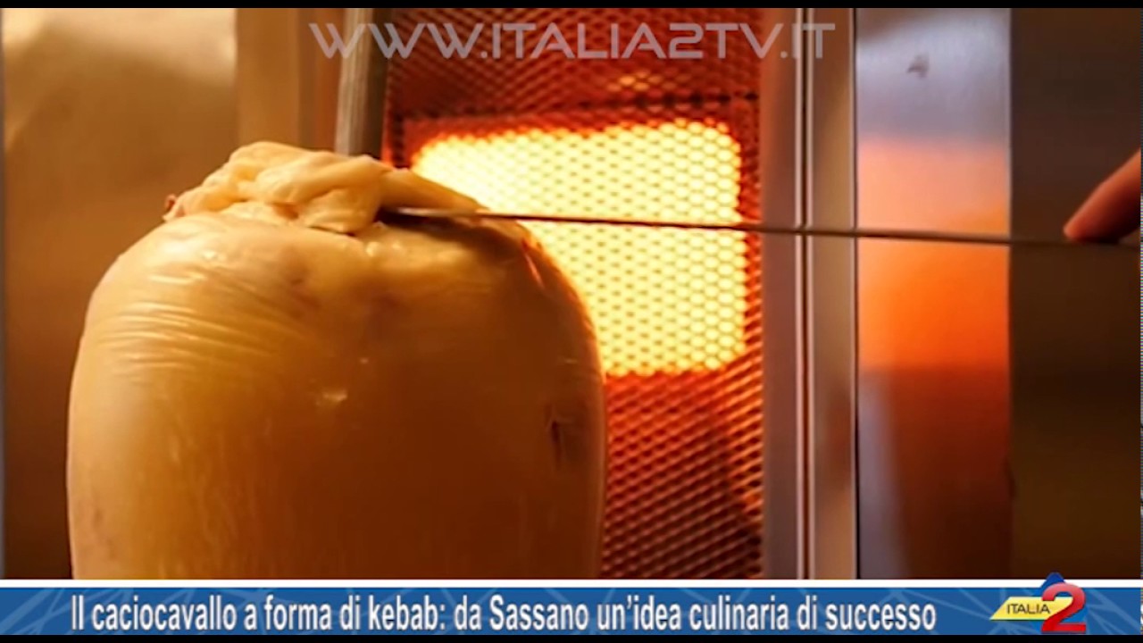 Il caciocavallo a forma di kebab da Sassano un’idea culinaria di successo