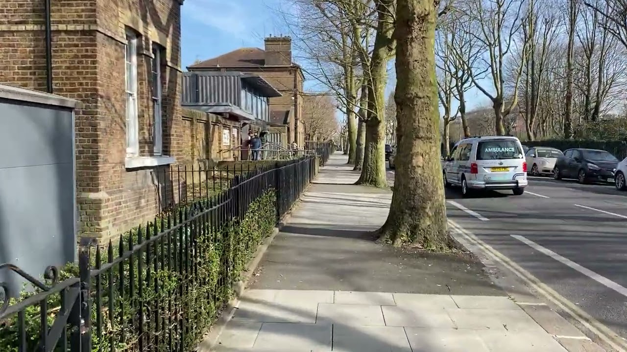 Hammersmith Hospital 6 min to walk 