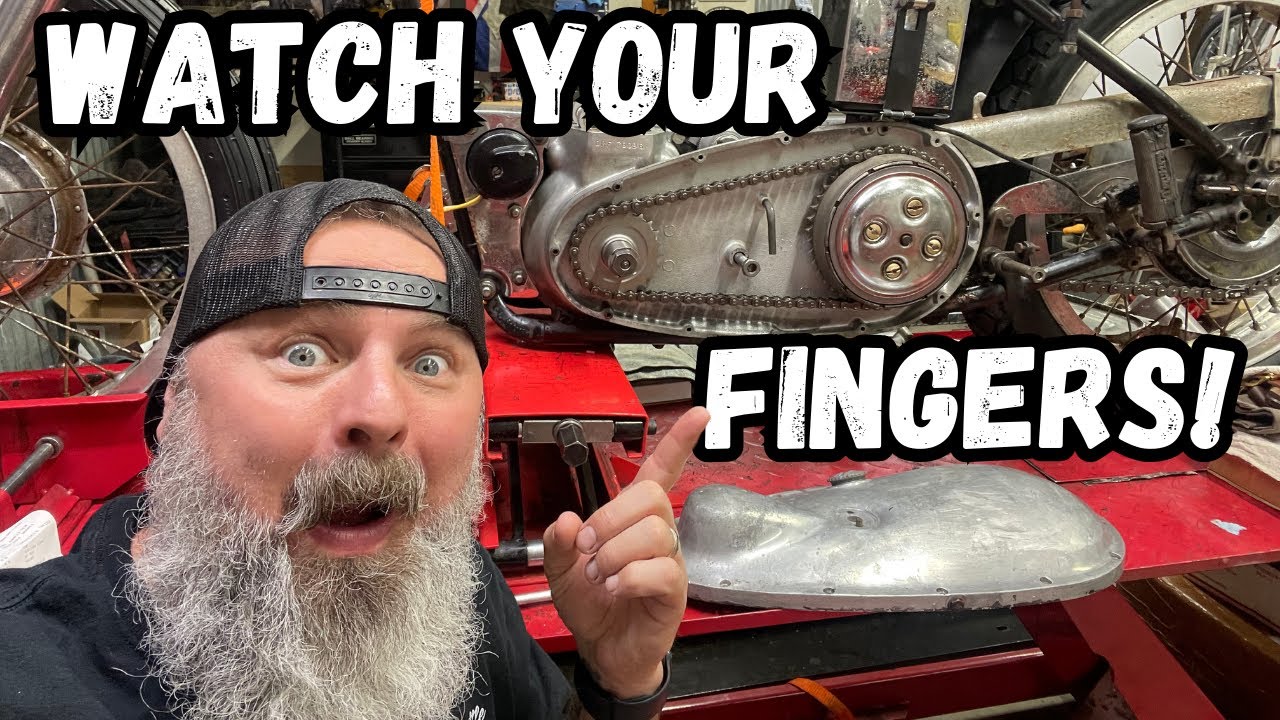 Установка сцепления и первичного вала на этом триумфе 1950 года