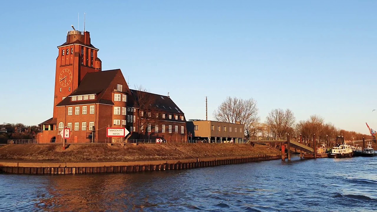 Finkenwerder Turn - YouTube