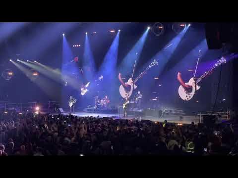 Король и шут ели мясо мужики концерт. Горшок киш на сцене. Арена сити южно-сахалинск концерты король и шут. Забытые ботинки король и шут. Весь вечер на арене.