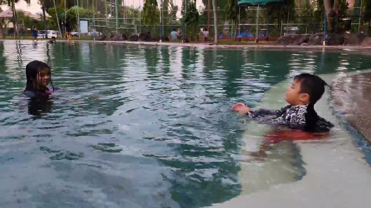 SWIMMING LESSON WITH MY ATE B  