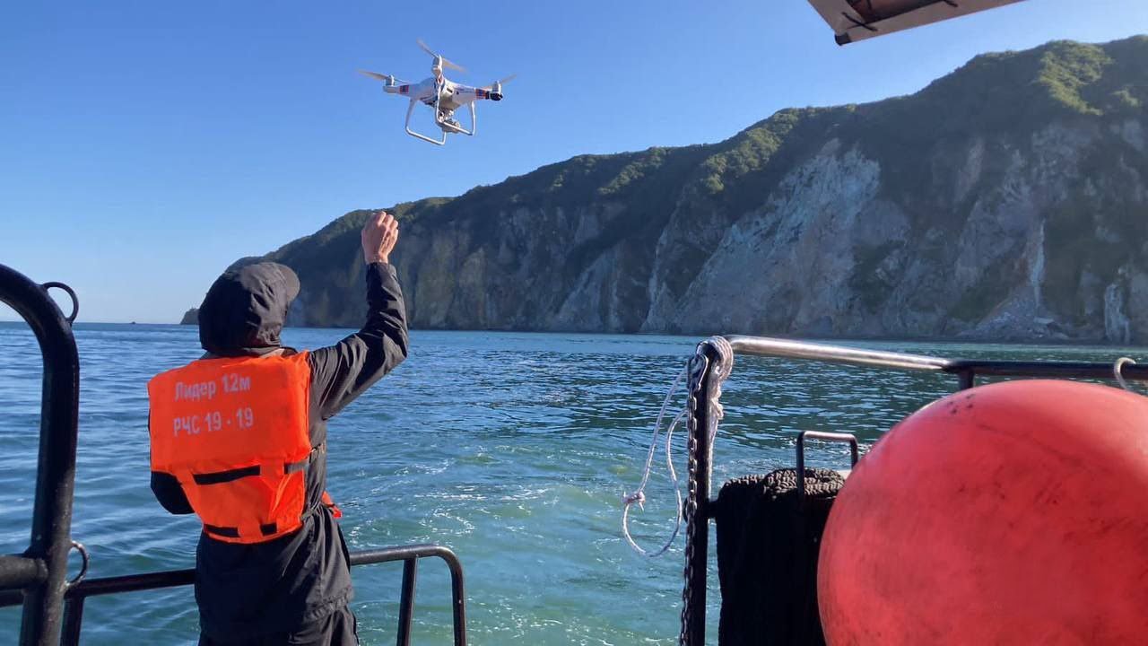 Двое мужчин пропали в море на Камчатке. Спасатели ведут поиски пропавших