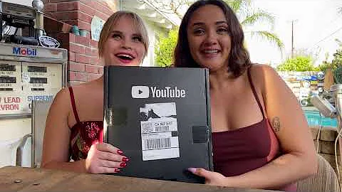 SILVER PLAY BUTTON! - YouTube 100k Creator Award Unboxing