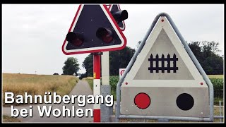 Bremgarten-Dietikon-Bahn (AVA Aargau Verkehr) Bahnübergang bei Wohlen, Kanton Aargau, Schweiz 2022