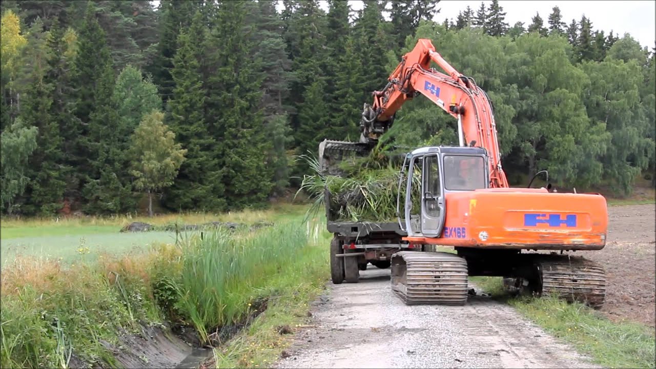 dikesrensning 2 med hitachi ex165 och case 1056