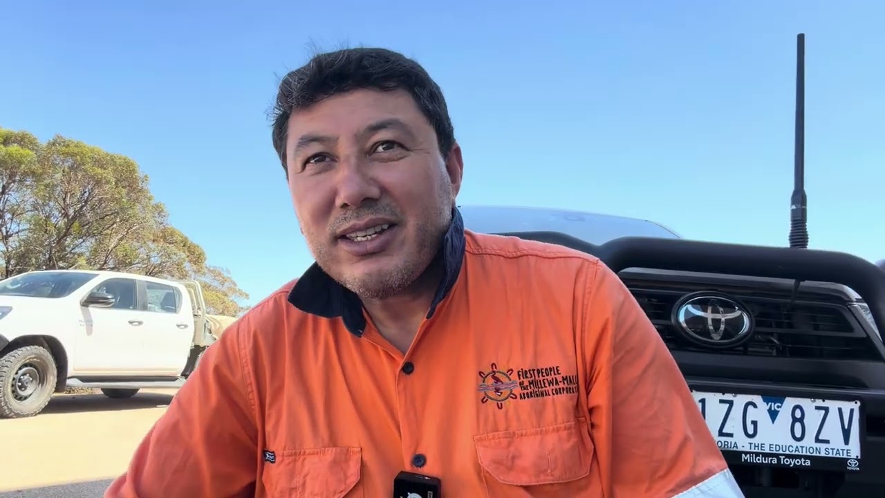 این ویدیو از جمع‌آوری دانه‌های گیاهان و بوته‌های بومی است. اگر طبیعت را دوست دارید، با کاشتن دانه‌ها