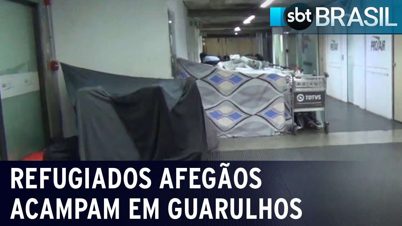 Em busca de acolhimento, refugiados afegãos acampam em Guarulhos (SP) | SBT Brasil (08/10/22)