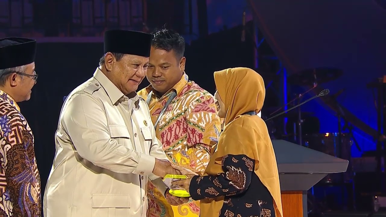 Президент Прабово принял участие в торжественном мероприятии по случаю Национального дня учителя ...