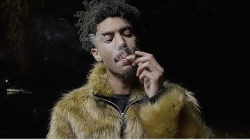 RROXKET - GIVENCHY COAT (officiële muziekvideo)